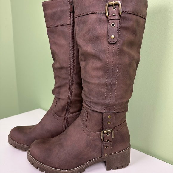 Knee high brown vegan leather buckled boots - Picture 2 of 3